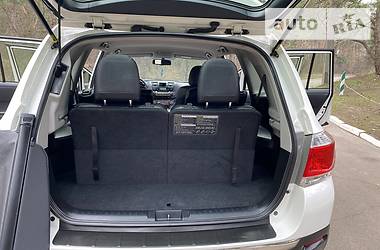 Позашляховик / Кросовер Toyota Highlander 2014 в 