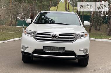 Позашляховик / Кросовер Toyota Highlander 2014 в 
