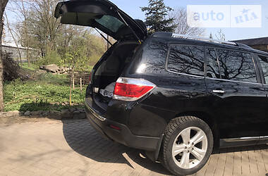 Позашляховик / Кросовер Toyota Highlander 2012 в 