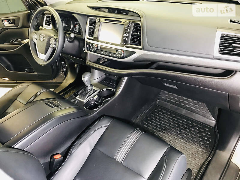 Позашляховик / Кросовер Toyota Highlander 2017 в Дніпрі фото 14 Позашляховик / Кросовер Toyota Highlander 2017 в Дніпрі