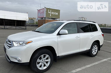 Позашляховик / Кросовер Toyota Highlander 2012 в 