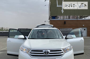 Позашляховик / Кросовер Toyota Highlander 2012 в 
