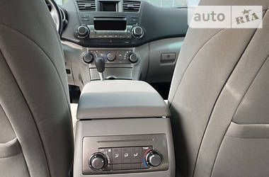 Позашляховик / Кросовер Toyota Highlander 2012 в 