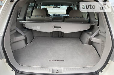 Позашляховик / Кросовер Toyota Highlander 2012 в 