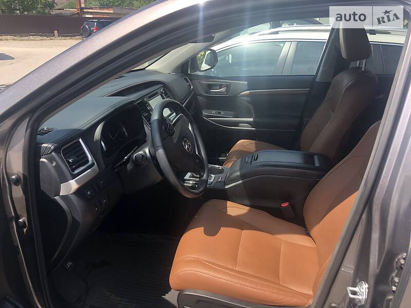 Позашляховик / Кросовер Toyota Highlander 2017 в Львові