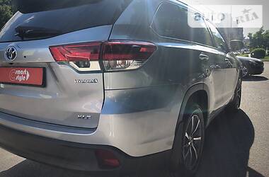 Позашляховик / Кросовер Toyota Highlander 2017 в Києві