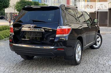 Позашляховик / Кросовер Toyota Highlander 2012 в 