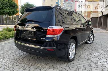 Позашляховик / Кросовер Toyota Highlander 2012 в 