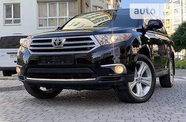 Позашляховик / Кросовер Toyota Highlander 2012 в 