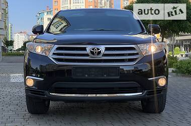 Позашляховик / Кросовер Toyota Highlander 2012 в 