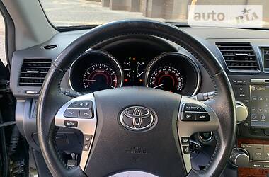 Позашляховик / Кросовер Toyota Highlander 2012 в 