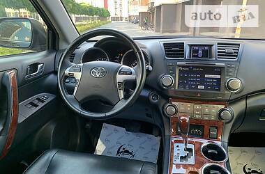 Позашляховик / Кросовер Toyota Highlander 2012 в 