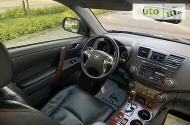 Позашляховик / Кросовер Toyota Highlander 2012 в 