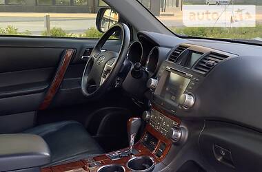 Позашляховик / Кросовер Toyota Highlander 2012 в 