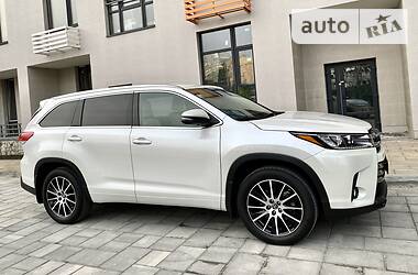 Внедорожник / Кроссовер Toyota Highlander 2018 в Киеве