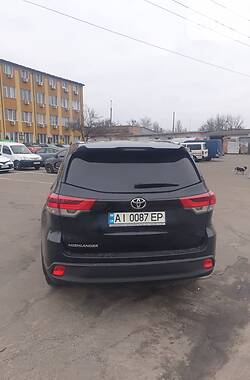 Внедорожник / Кроссовер Toyota Highlander 2017 в Киеве