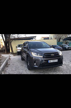 Внедорожник / Кроссовер Toyota Highlander 2018 в Харькове