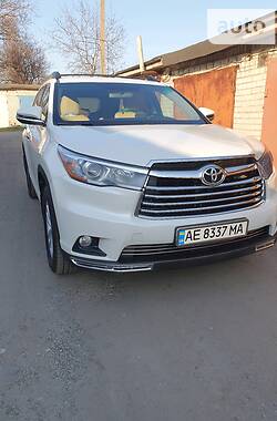 Внедорожник / Кроссовер Toyota Highlander 2015 в Кривом Роге