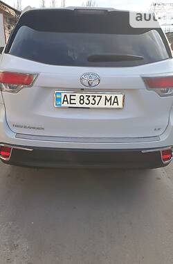 Внедорожник / Кроссовер Toyota Highlander 2015 в Кривом Роге