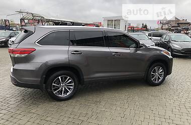 Внедорожник / Кроссовер Toyota Highlander 2017 в Львове