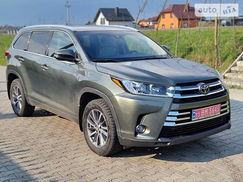 Позашляховик / Кросовер Toyota Highlander 2017 в Луцьку