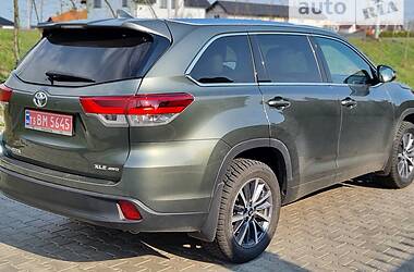 Внедорожник / Кроссовер Toyota Highlander 2017 в Луцке