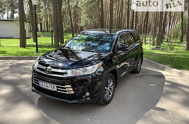 Внедорожник / Кроссовер Toyota Highlander 2018 в Чернигове