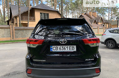 Внедорожник / Кроссовер Toyota Highlander 2018 в Чернигове