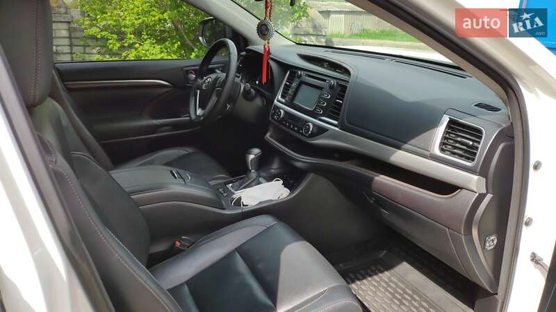 Позашляховик / Кросовер Toyota Highlander 2014 в Умані
