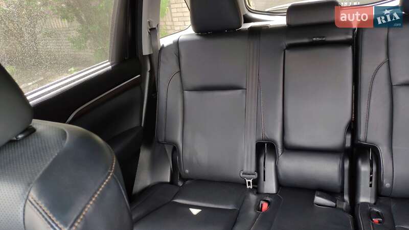 Позашляховик / Кросовер Toyota Highlander 2014 в Умані