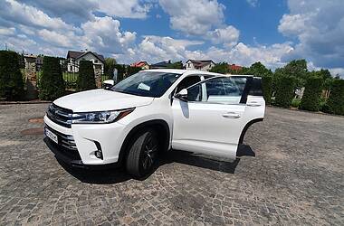 Внедорожник / Кроссовер Toyota Highlander 2018 в Жовкве