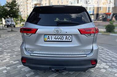 Внедорожник / Кроссовер Toyota Highlander 2018 в Киеве