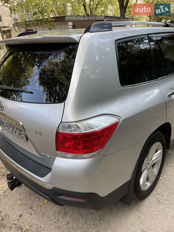 Позашляховик / Кросовер Toyota Highlander 2011 в Кривому Розі