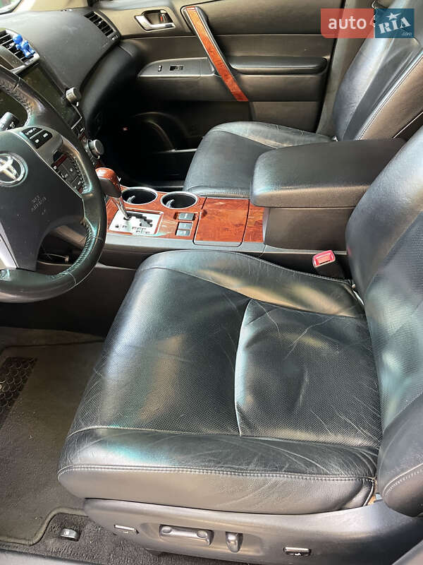 Позашляховик / Кросовер Toyota Highlander 2011 в Кривому Розі