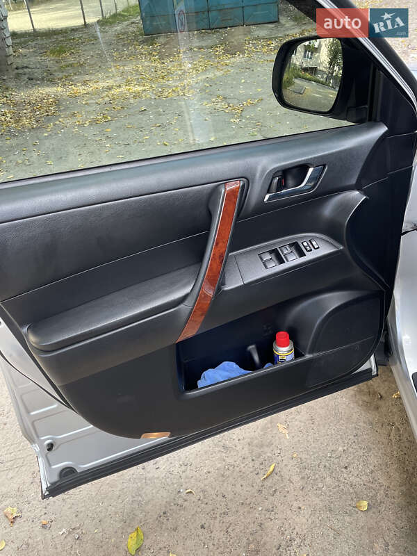 Позашляховик / Кросовер Toyota Highlander 2011 в Кривому Розі