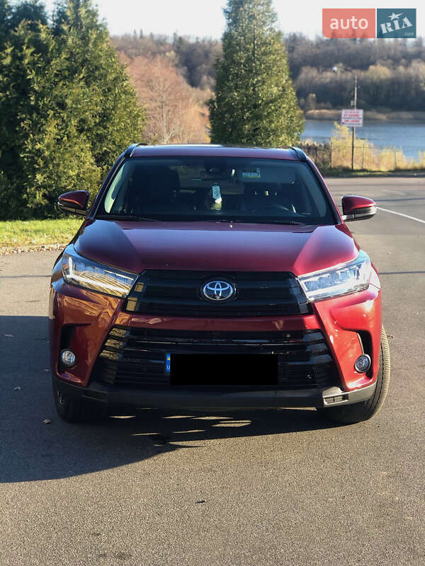 Внедорожник / Кроссовер Toyota Highlander 2017 в Бориславе