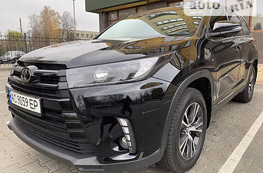 Универсал Toyota Highlander 2018 в Луцке