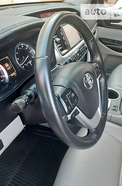 Внедорожник / Кроссовер Toyota Highlander 2018 в Умани