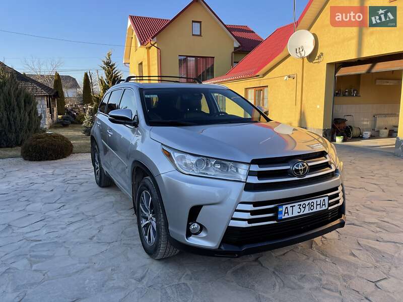 Внедорожник / Кроссовер Toyota Highlander 2018 в Ивано-Франковске