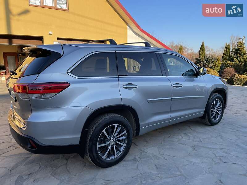 Внедорожник / Кроссовер Toyota Highlander 2018 в Ивано-Франковске