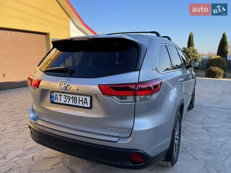Внедорожник / Кроссовер Toyota Highlander 2018 в Ивано-Франковске