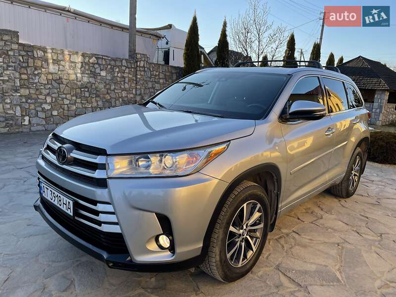Внедорожник / Кроссовер Toyota Highlander 2018 в Ивано-Франковске