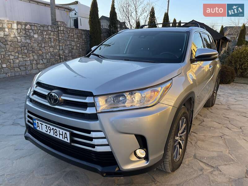 Внедорожник / Кроссовер Toyota Highlander 2018 в Ивано-Франковске