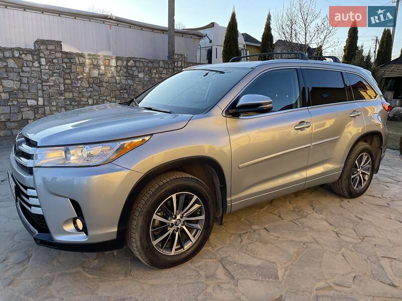 Внедорожник / Кроссовер Toyota Highlander 2018 в Ивано-Франковске