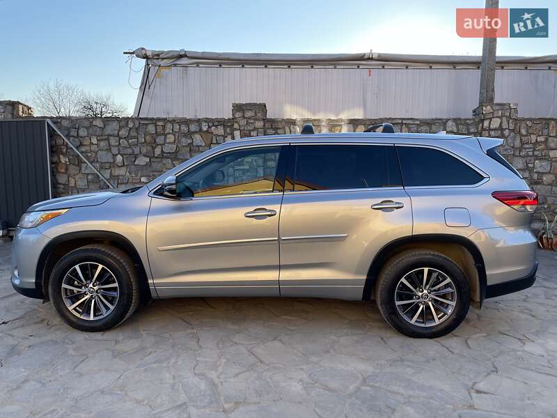 Внедорожник / Кроссовер Toyota Highlander 2018 в Ивано-Франковске