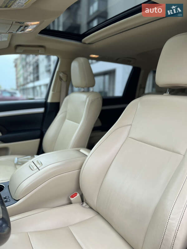 Внедорожник / Кроссовер Toyota Highlander 2015 в Ужгороде