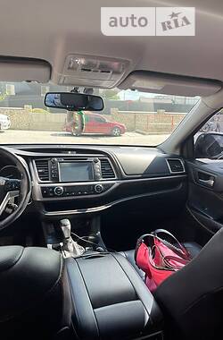 Внедорожник / Кроссовер Toyota Highlander 2016 в Харькове