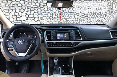 Внедорожник / Кроссовер Toyota Highlander 2014 в 