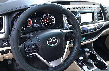 Внедорожник / Кроссовер Toyota Highlander 2014 в 