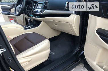 Внедорожник / Кроссовер Toyota Highlander 2014 в 